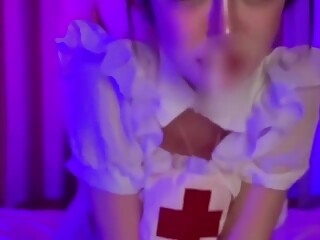 beautiful vibrato net red TS Xintong squeezes semen with a small mouth