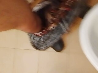 Io mi masturbo pensando a donne giovani